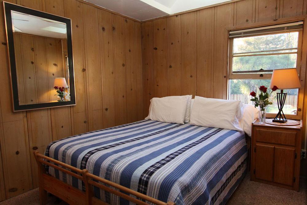 The Woods Hotel - Gay Lgbtq Cabins 盖尔南韦尔 外观 照片