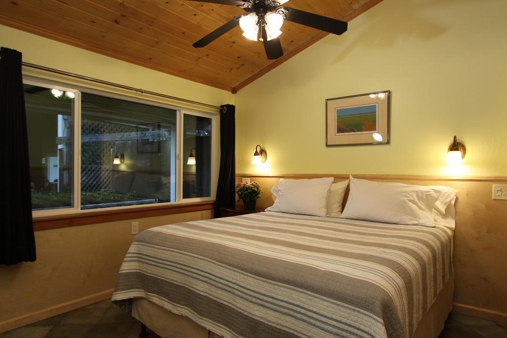 The Woods Hotel - Gay Lgbtq Cabins 盖尔南韦尔 外观 照片
